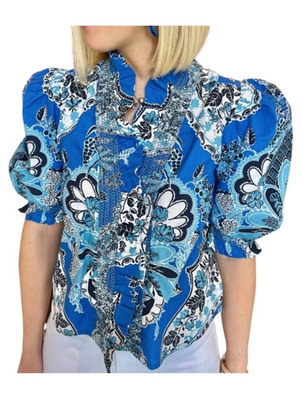 Love the Label Zuri Top Size Small Blue White Black Vacation Floral